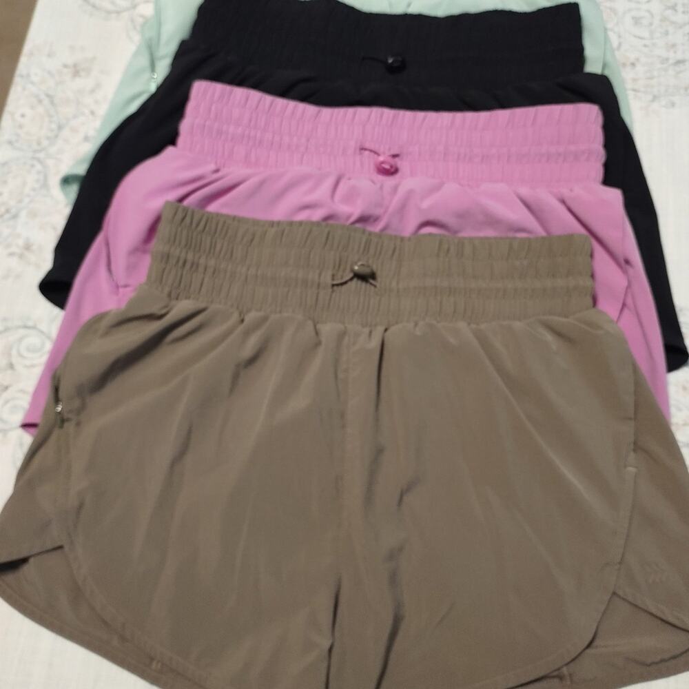 Lot of 4 pair 
Women's Active Light Woven High-Rise Shorts